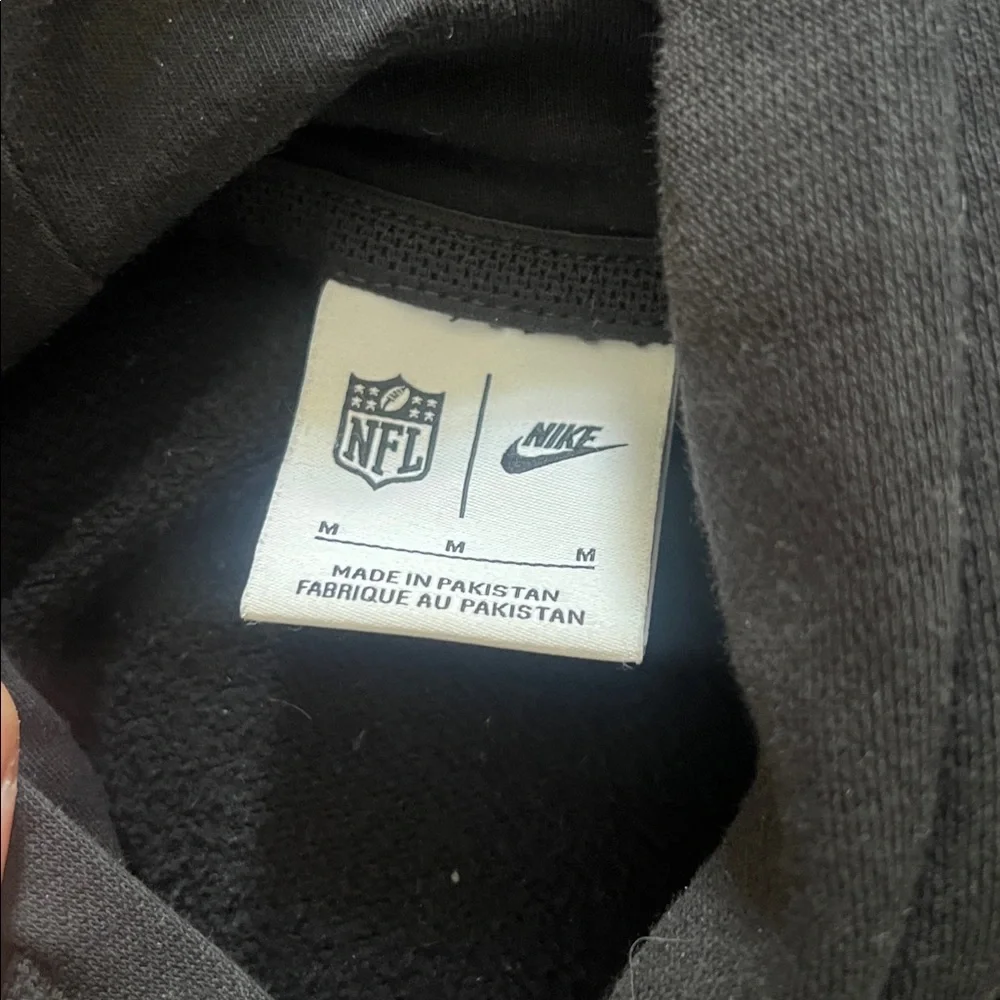 Nike sleek black
